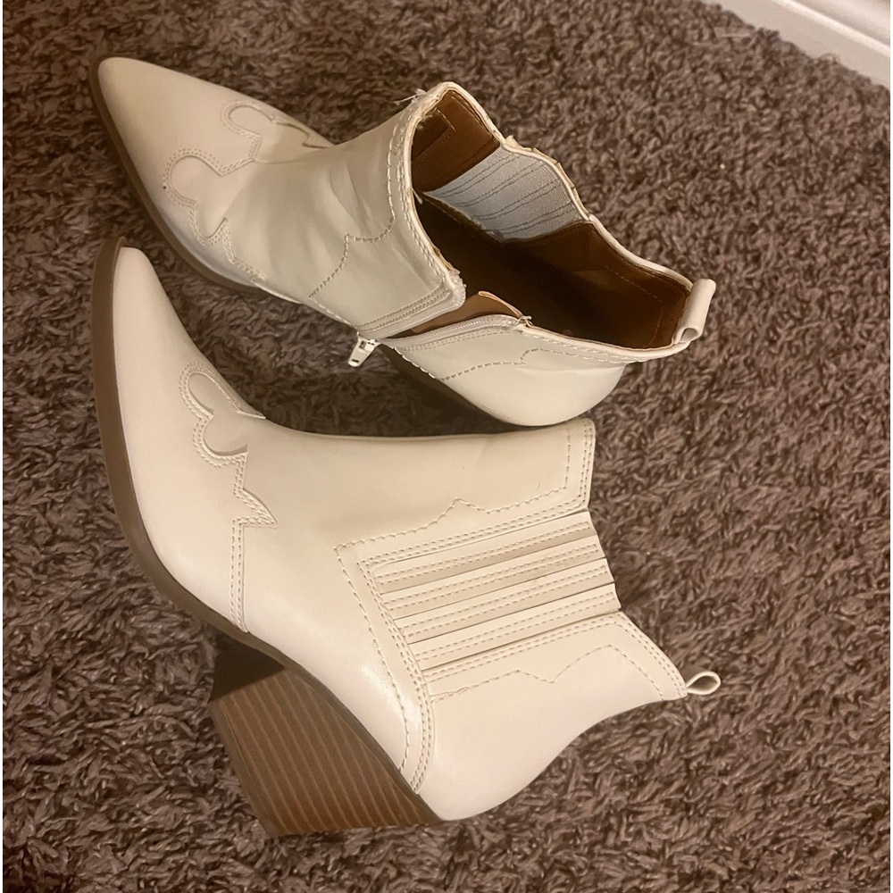 womans white cowgirl boots size 6.5